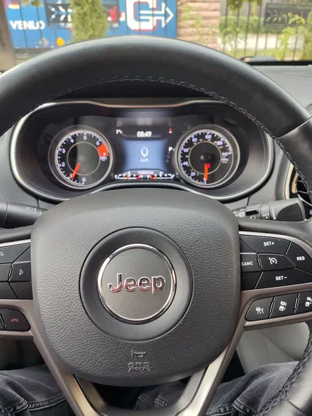 Jeep Cherokee 2019 - 23