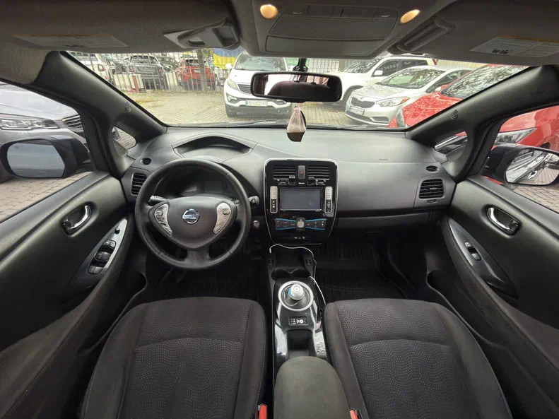 Nissan Leaf 2013 - 12