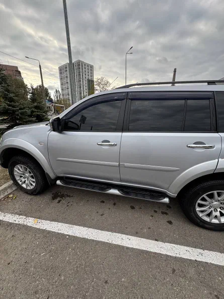 Mitsubishi Pajero Sport 2013 - 13