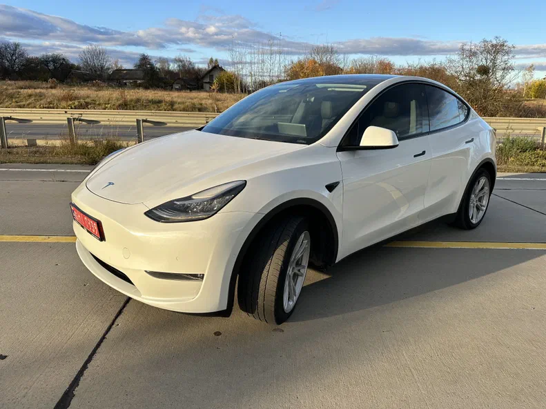 Tesla Model Y 2022 - 17