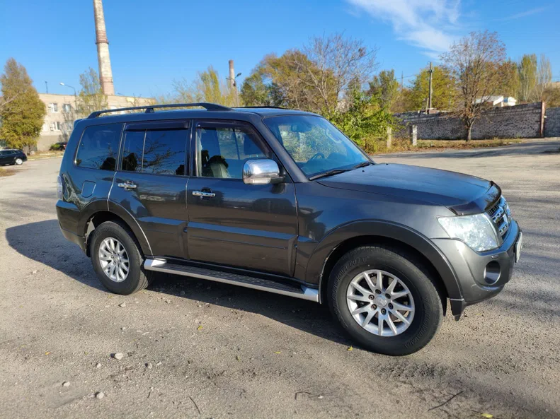 Mitsubishi Pajero 2012 - 23