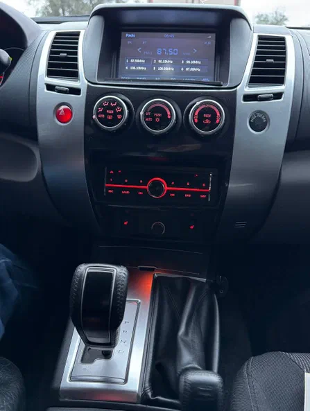 Mitsubishi Pajero Sport 2013 - 8