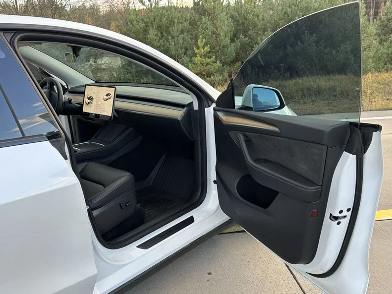 Tesla Model Y 2022 - 19