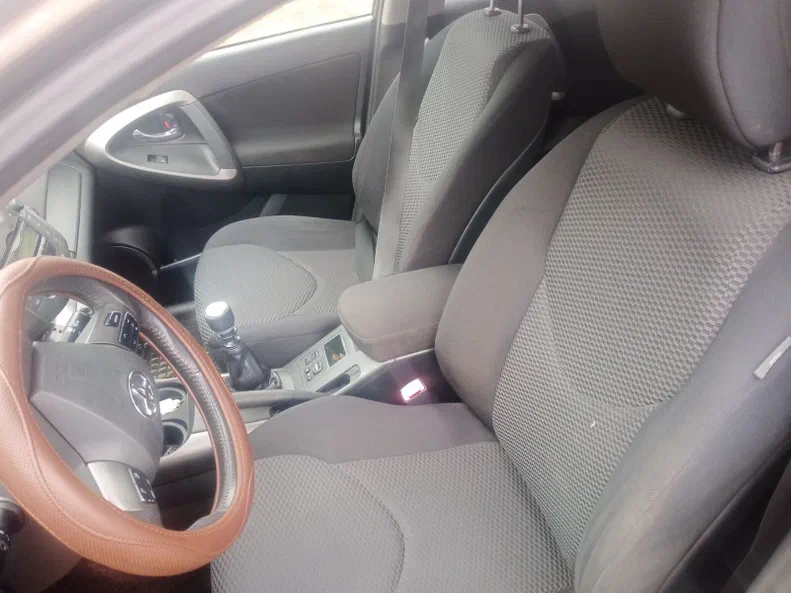Toyota RAV4 2010 - 8