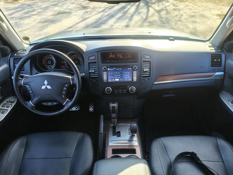 Mitsubishi Pajero 2012