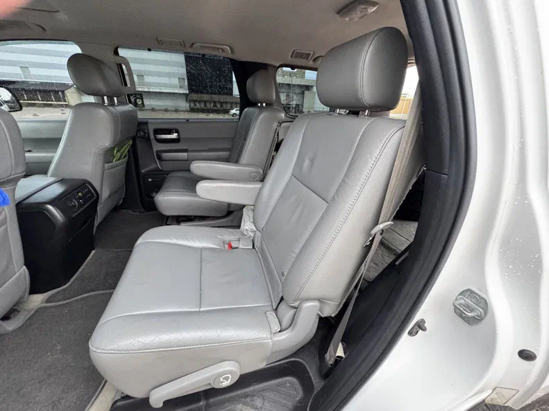 Toyota Sequoia 2011