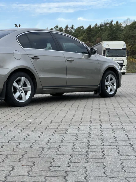 Volkswagen Passat 2012 - 9