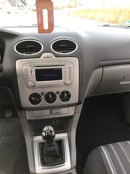 Ford Focus 2010 - 12