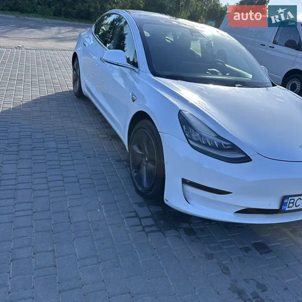 Tesla Model 3 2020