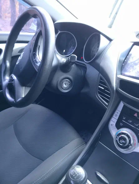 Hyundai Elantra 2012