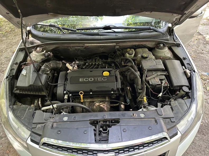Chevrolet Cruze 2010 - 11