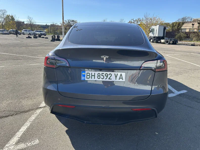 Tesla Model Y 2023 - 1