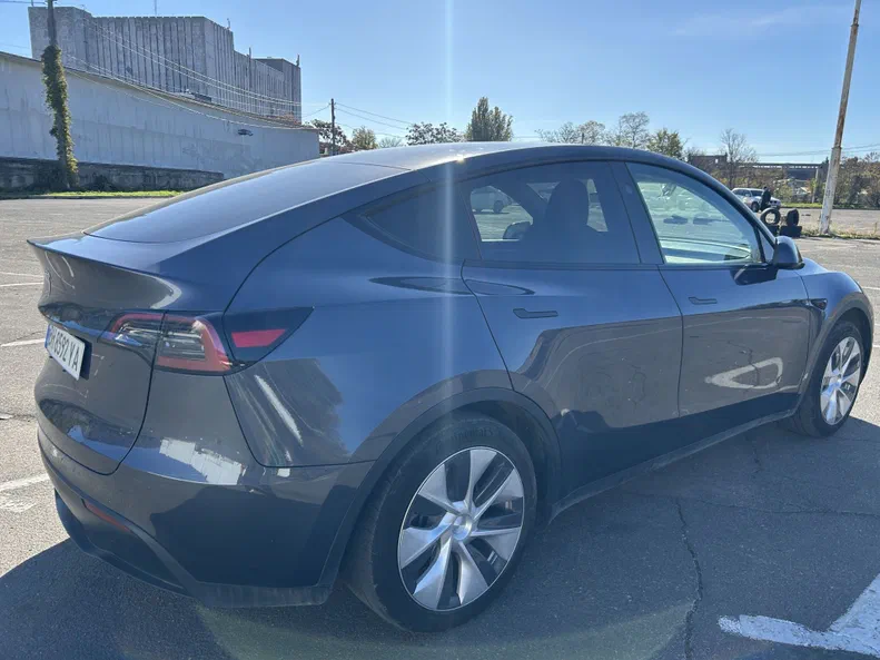 Tesla Model Y 2023 - 3