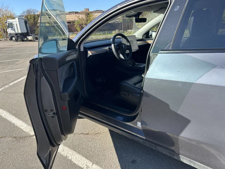 Tesla Model Y 2023 - 7