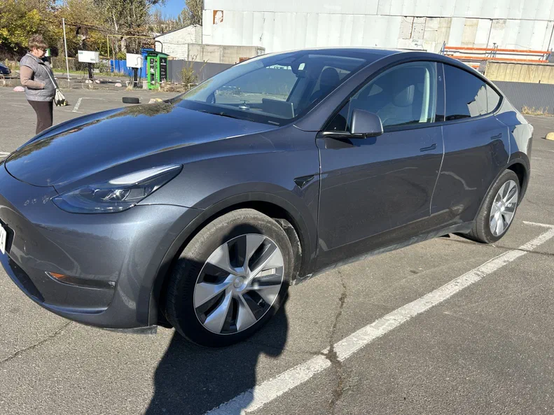 Tesla Model Y 2023 - 5