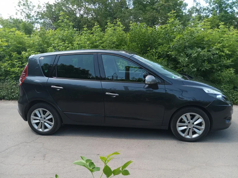 Renault Scenic 2011 - 1