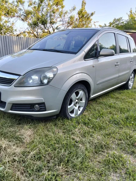 Opel Zafira 2005 - 1