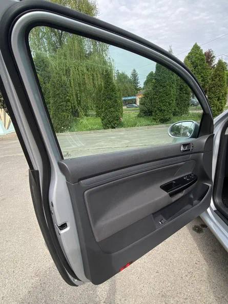 Volkswagen Golf 2003 - 8