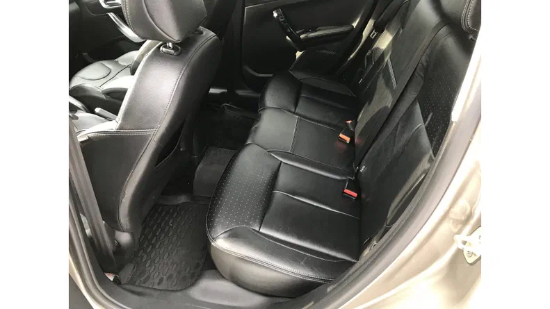 Peugeot 208 2013 - 5