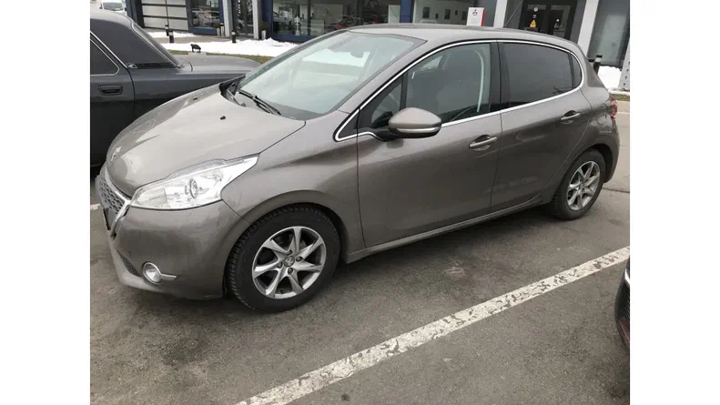 Peugeot 208 2013