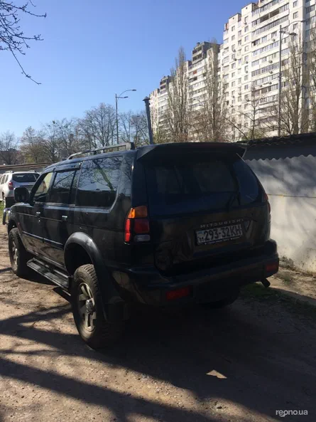 Mitsubishi Pajero Sport 2000