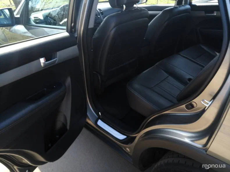 Kia Sorento 2011 - 6