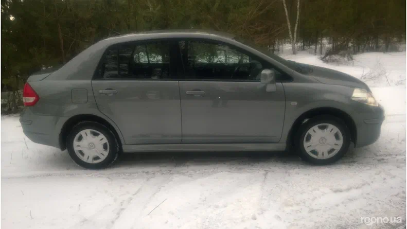 Nissan Tiida 2012