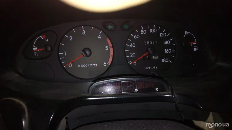 Hyundai H200 2000 - 6