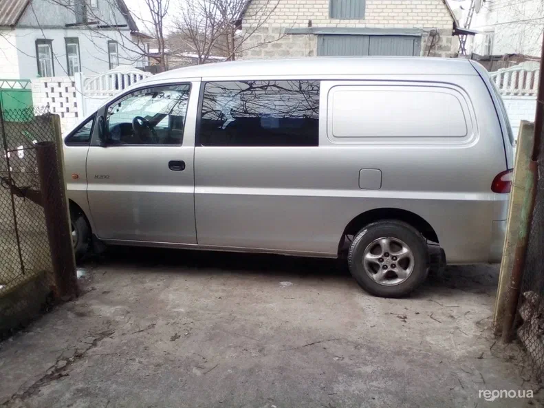 Hyundai H200 2000 - 10