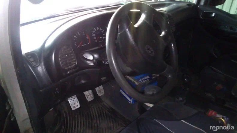 Hyundai H200 2000 - 7