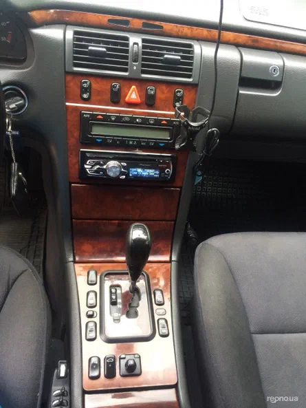 Mercedes-Benz E-Клас 2001 - 27
