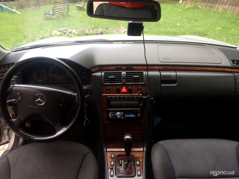 Mercedes-Benz E-Клас 2001 - 24