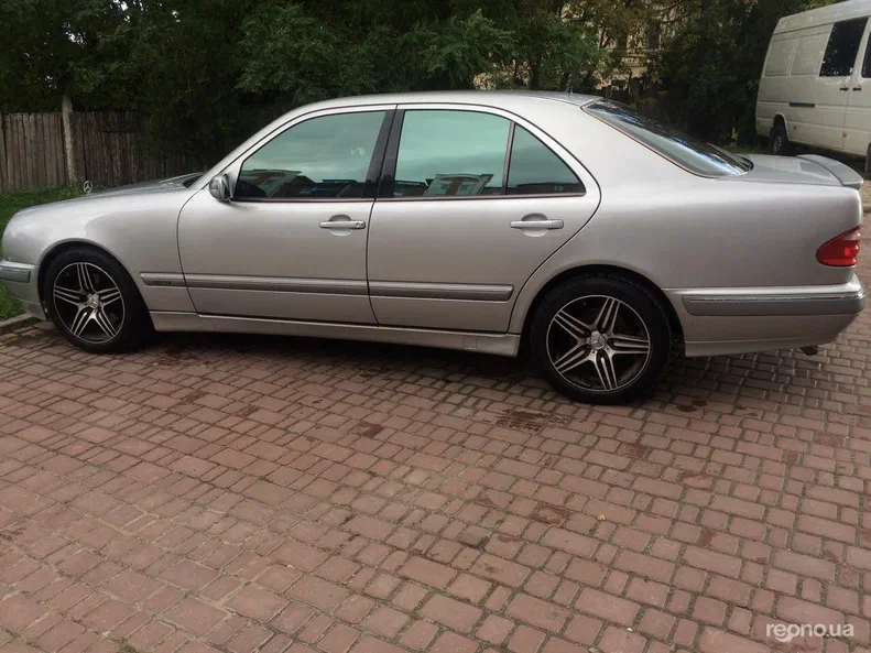 Mercedes-Benz E-Клас 2001 - 15
