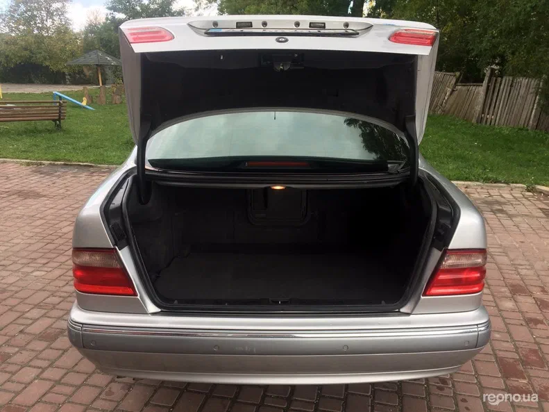 Mercedes-Benz E-Клас 2001 - 13
