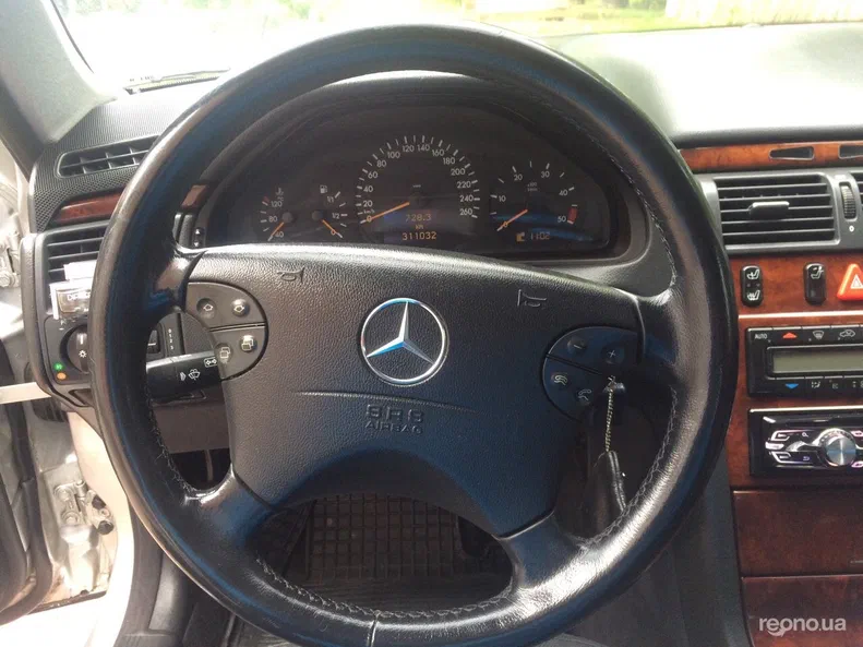 Mercedes-Benz E-Клас 2001 - 29