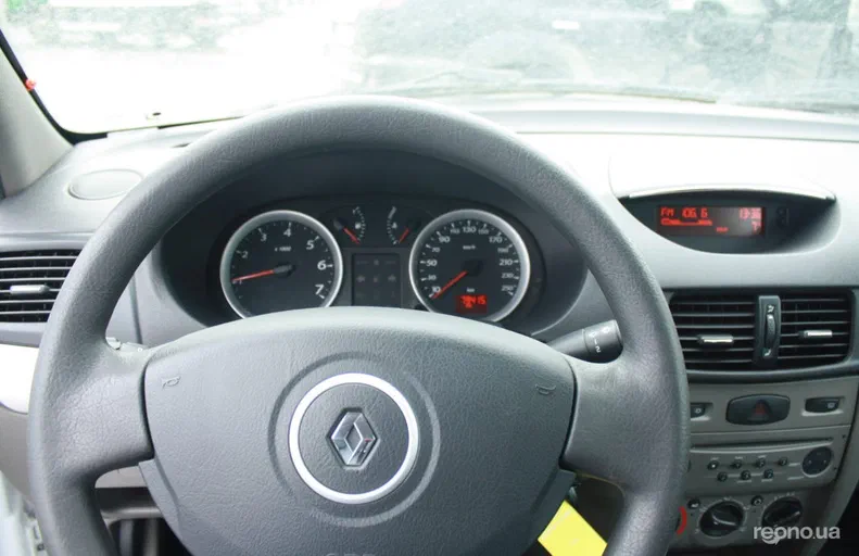 Renault Symbol 2012 - 6