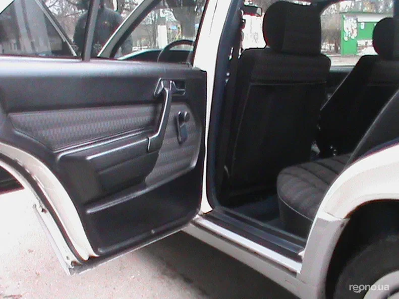 Mercedes-Benz C-Клас 1984 - 17