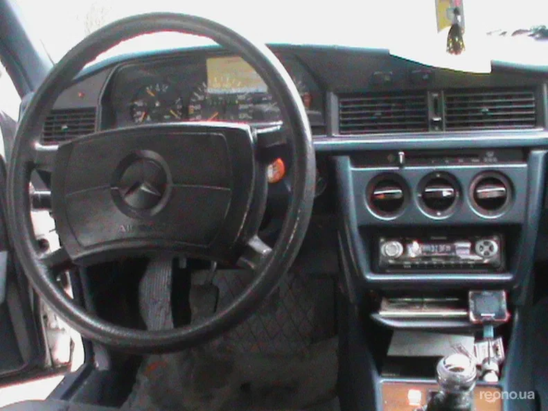 Mercedes-Benz C-Клас 1984 - 26