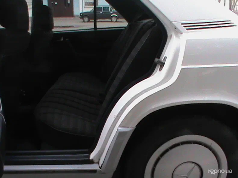 Mercedes-Benz C-Клас 1984 - 18