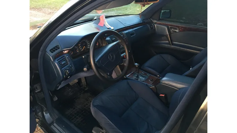 Mercedes-Benz E-Class 1995