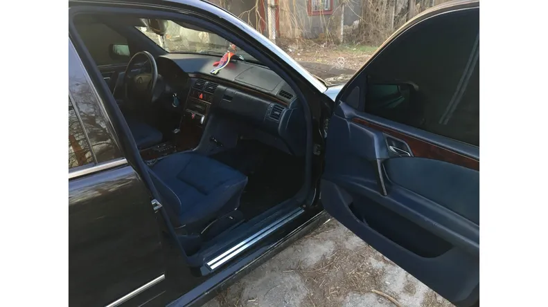 Mercedes-Benz E-Class 1995