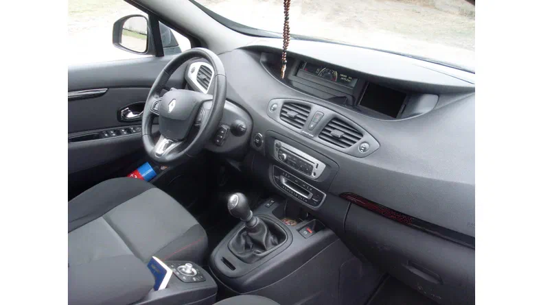 Renault Scenic 2013 - 10