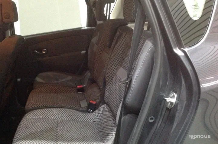 Renault Scenic 2011 - 13