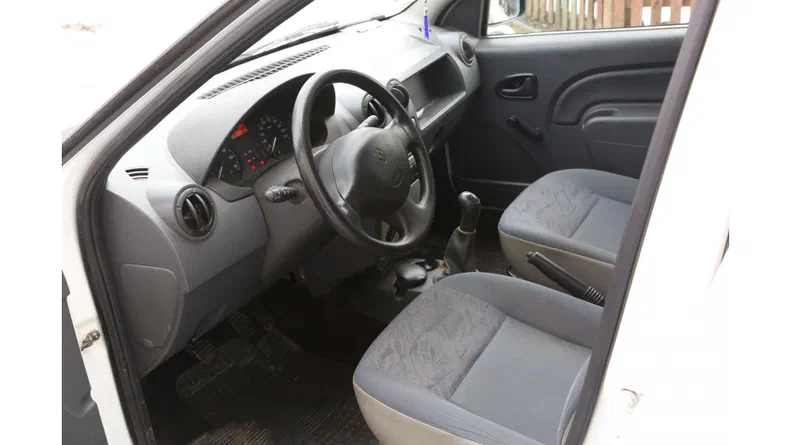 Renault Logan 2010 - 8