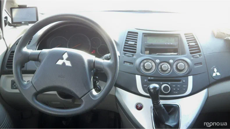 Mitsubishi Grandis 2008