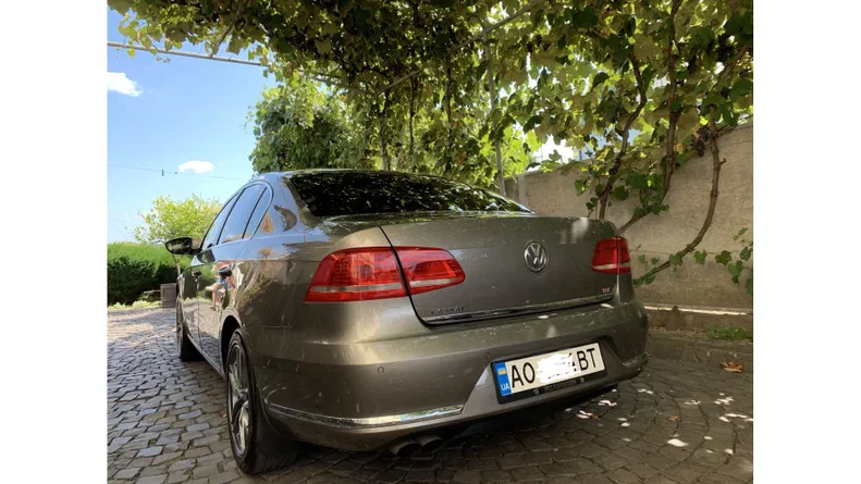 Volkswagen Passat 2011 - 8