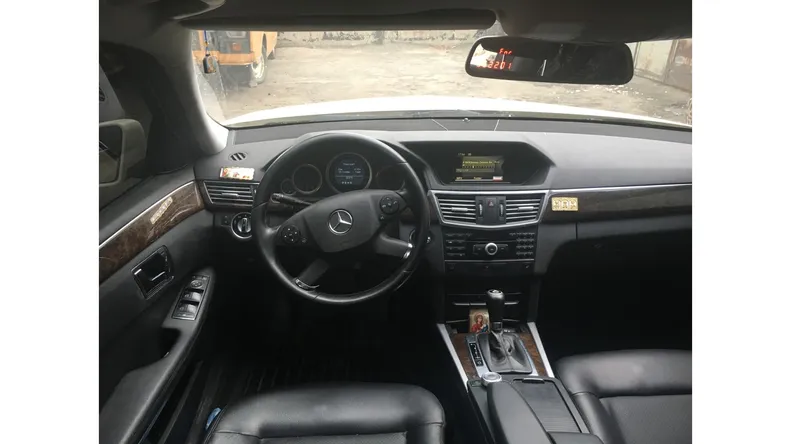 Mercedes-Benz E 200 2011