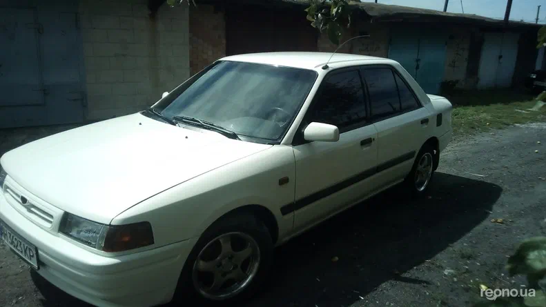 Mazda 323 1990