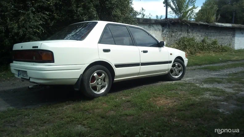 Mazda 323 1990 - 6