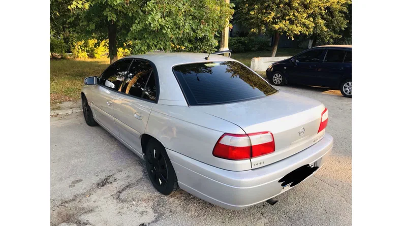 Opel Omega 2000 - 12